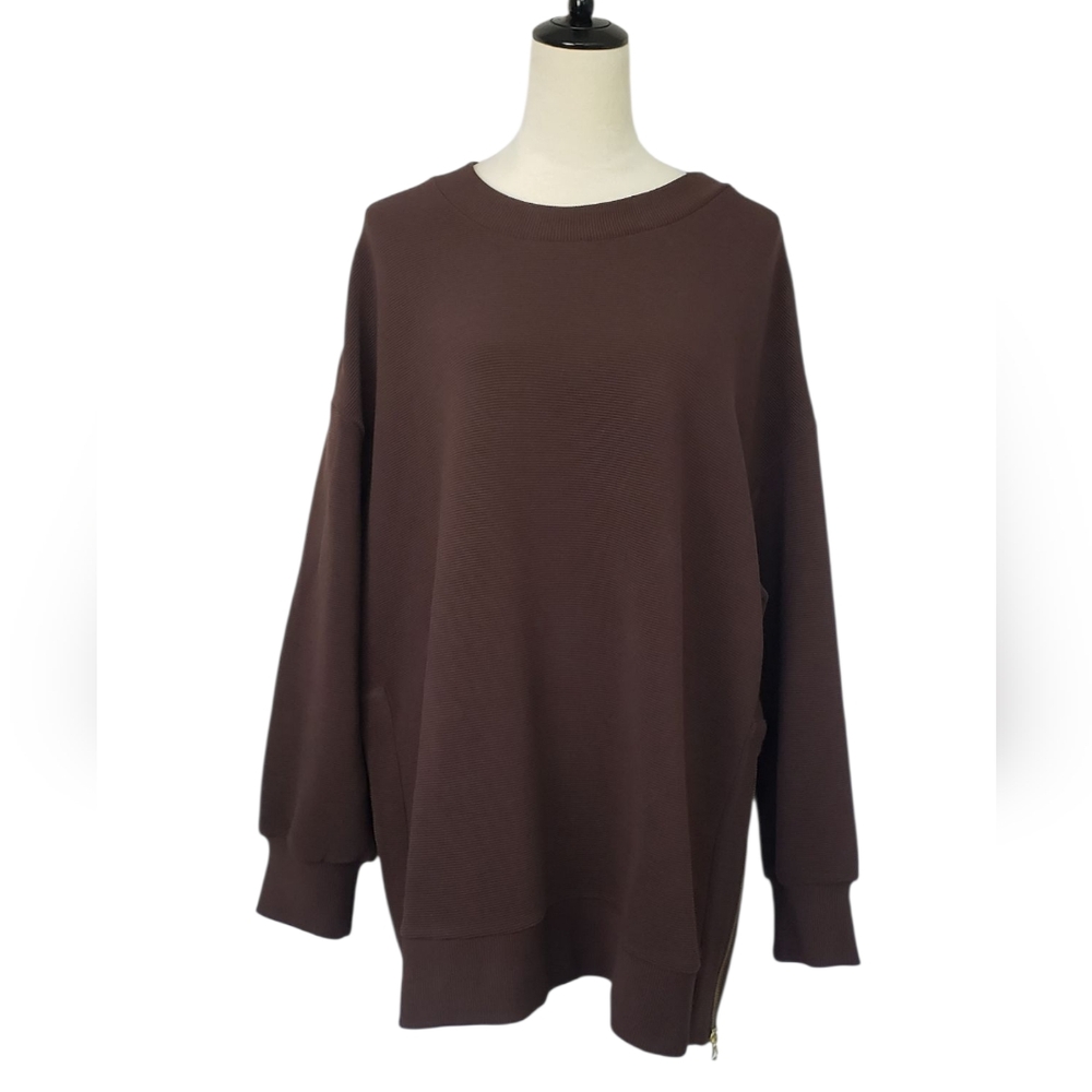 Varley Mae Sweatshirt with Gold Accent - Picture 3 of 15